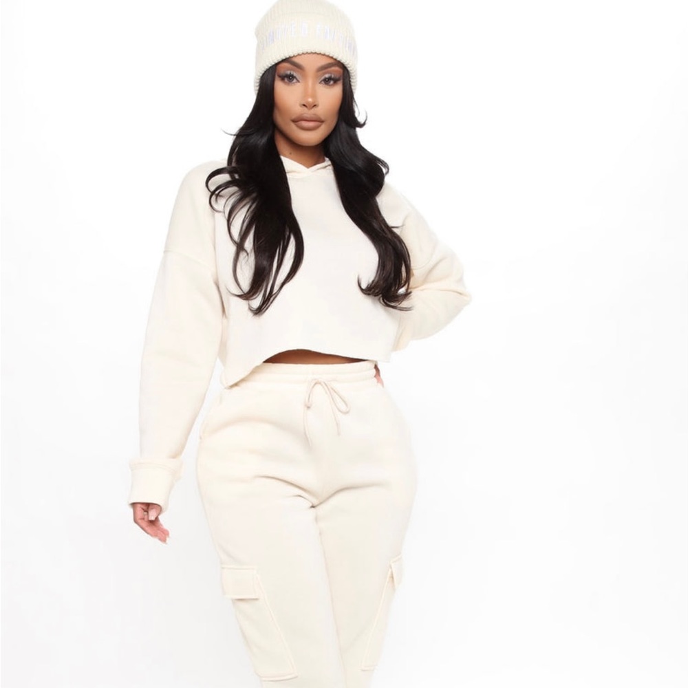 Cropped Sweatshirt Jogger Set